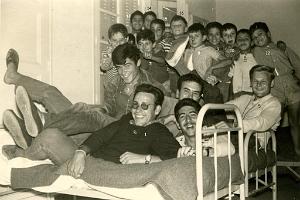 COLO ORE LES FRONTIGNES 1960 AU DORTOIR
